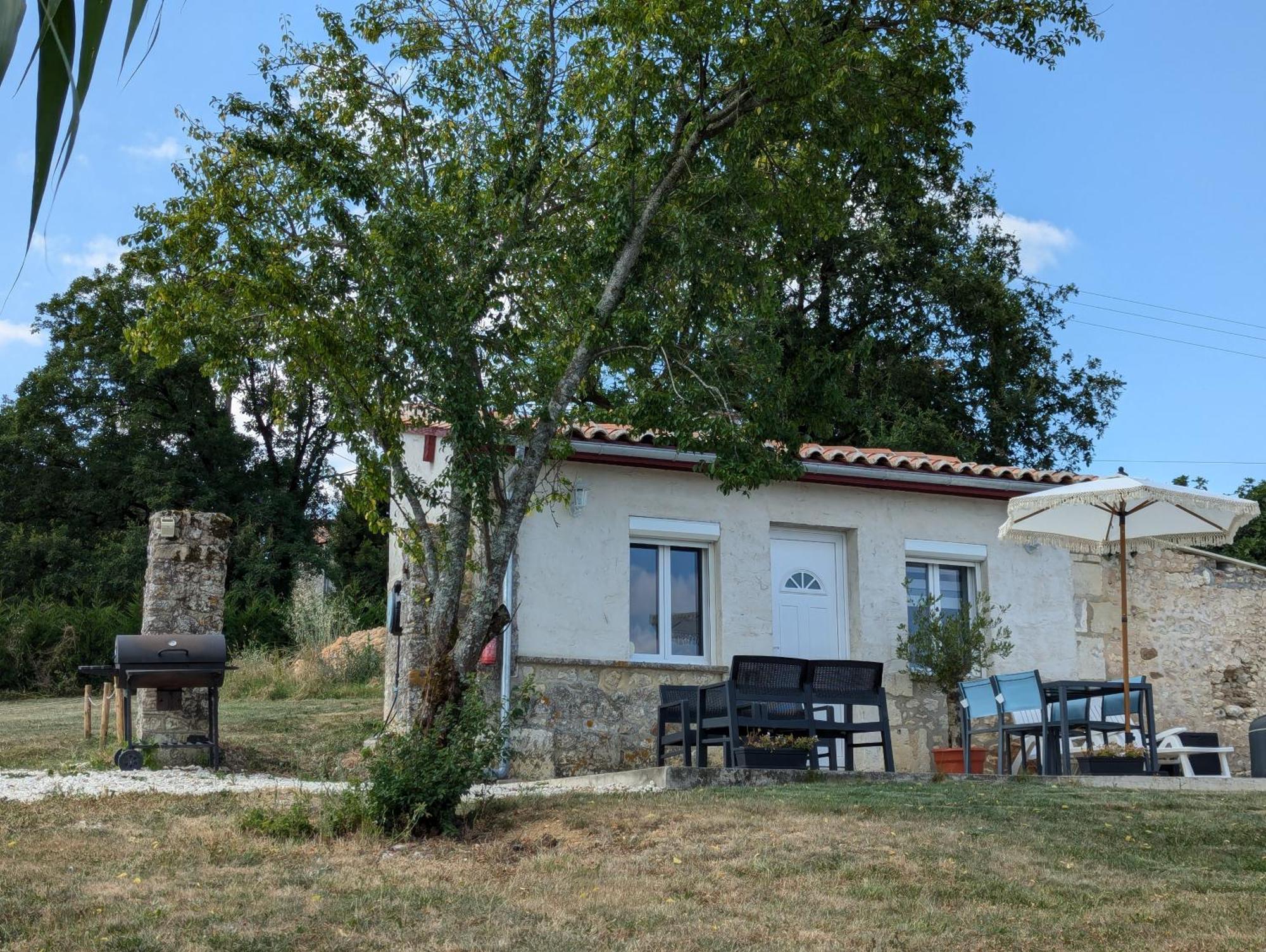 Petit Gite De Charme Bichta Eder Magnac-Lavalette-Villars Exterior photo